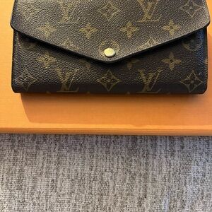 Louis Vuitton Sarah Wallet